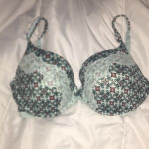 Size 32DDD from Victoria secret never worn!